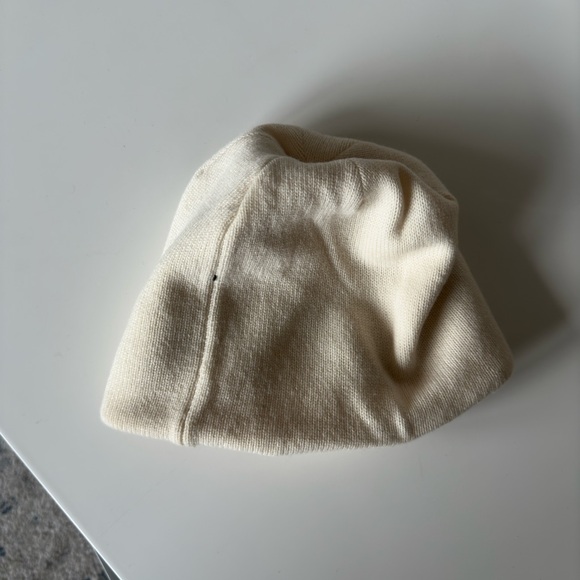 Moose Knuckles WOLCOTT BEANIE HAT - Picture 4 of 4